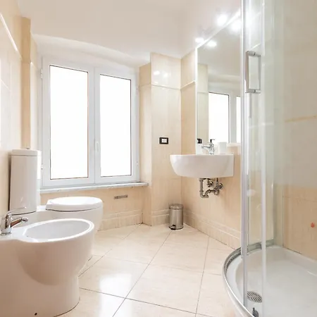 Apartment Centro - 250m Stazione Ferroviaria Genoa
