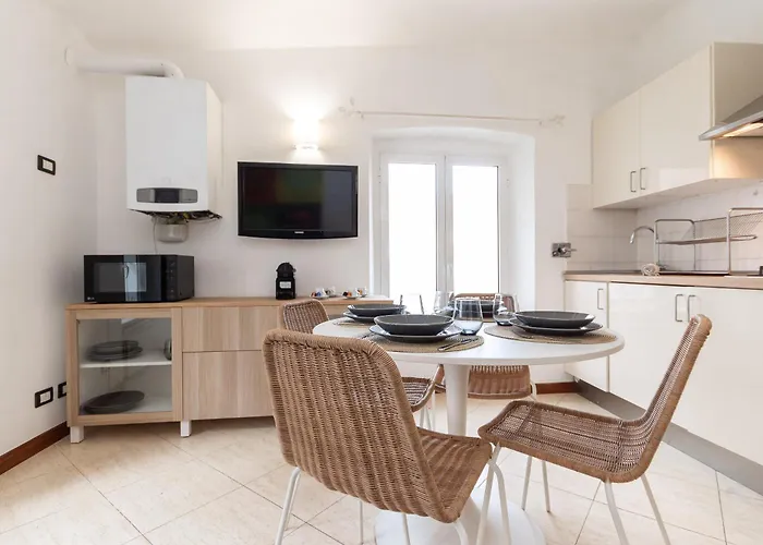 Centro - 250m Stazione Ferroviaria ジェノヴァ